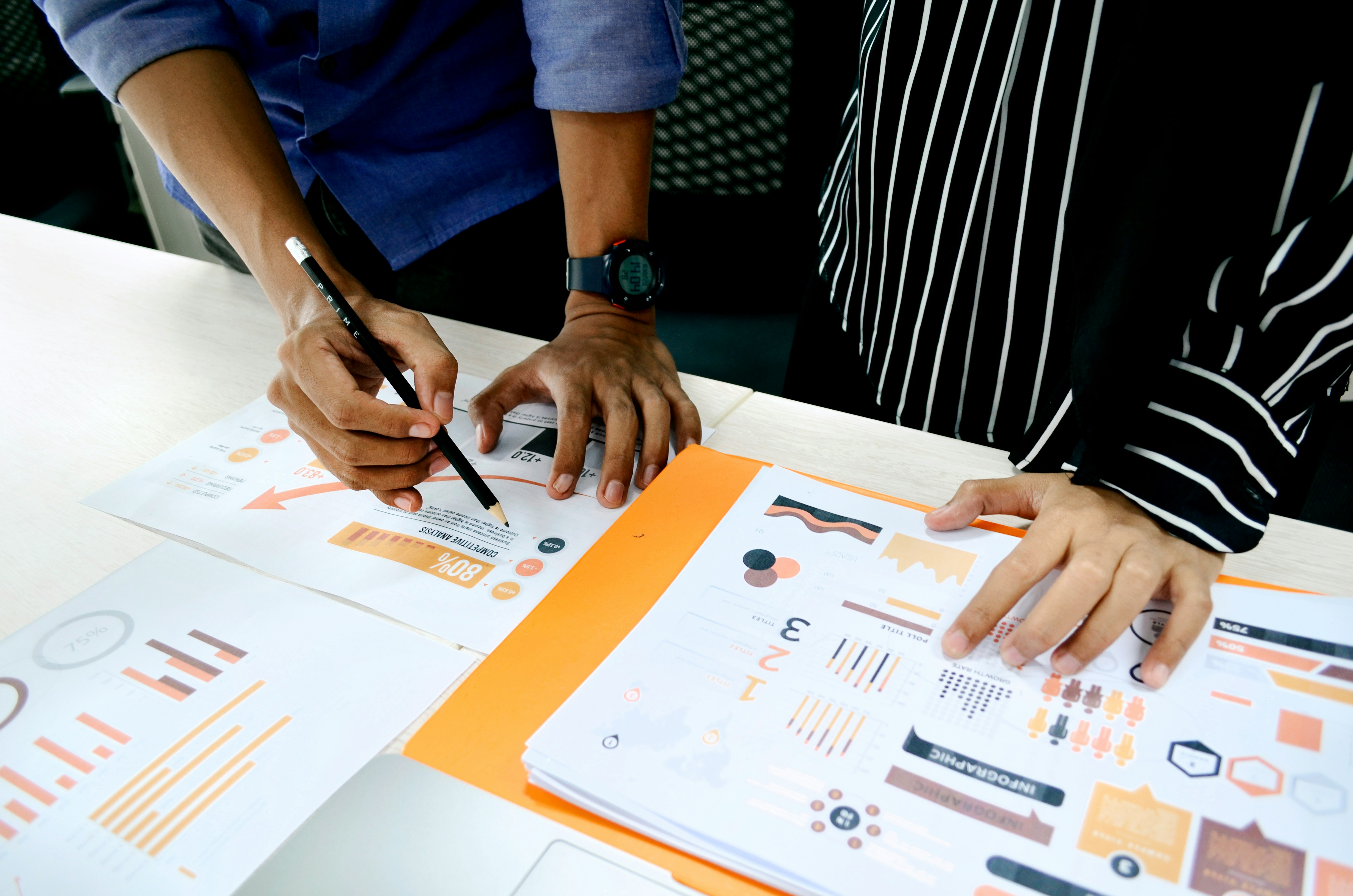 Cross-functional team collaboration and AI innovation in modern workplace